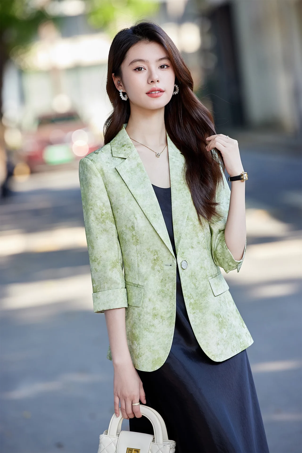 PN5012-3 เสื้อเบลเซอร์ผู้หญิงสีเขียวปกป้านแต่งพิมพ์ลายแขนห้าส่วน