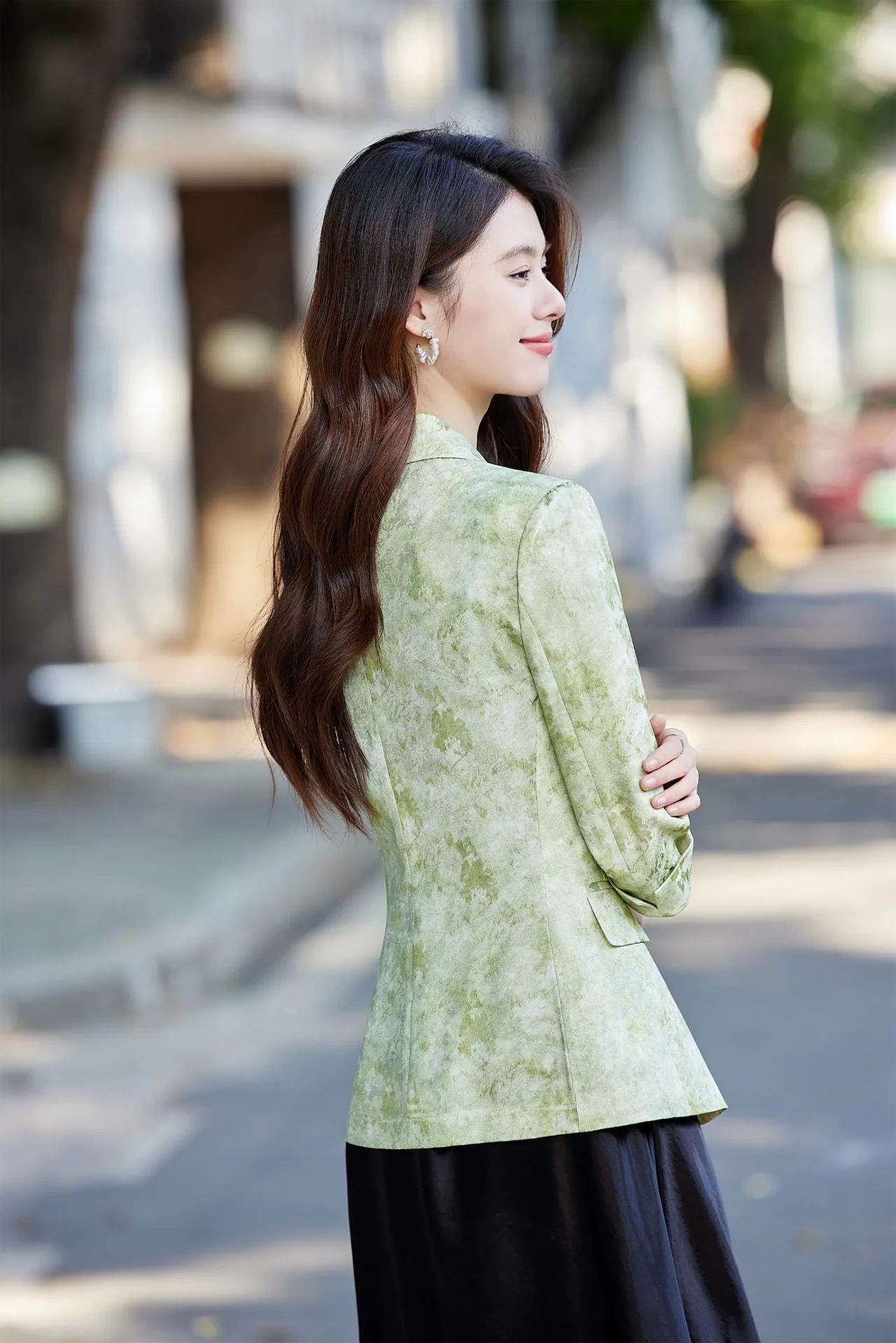 PN5012-8 เสื้อเบลเซอร์ผู้หญิงสีเขียวปกป้านแต่งพิมพ์ลายแขนห้าส่วน