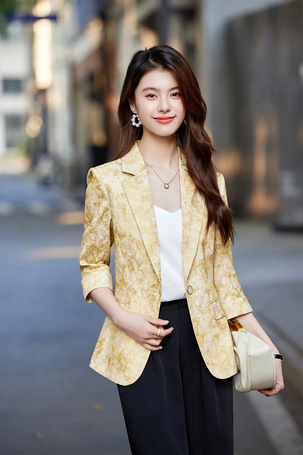 PN5013-1 เสื้อเบลเซอร์ผู้หญิงสีเหลืองปกป้านแต่งพิมพ์ลายแขนห้าส่วน