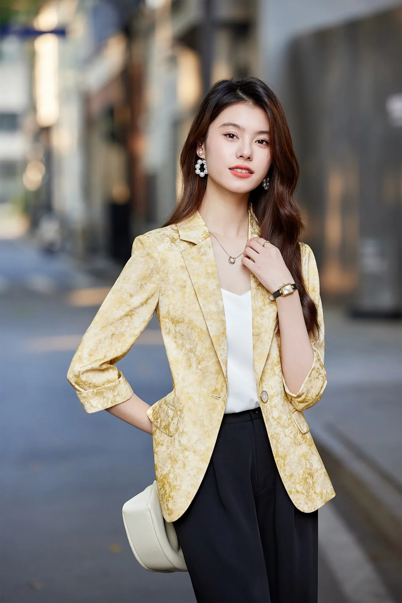 PN5013-3 เสื้อเบลเซอร์ผู้หญิงสีเหลืองปกป้านแต่งพิมพ์ลายแขนห้าส่วน