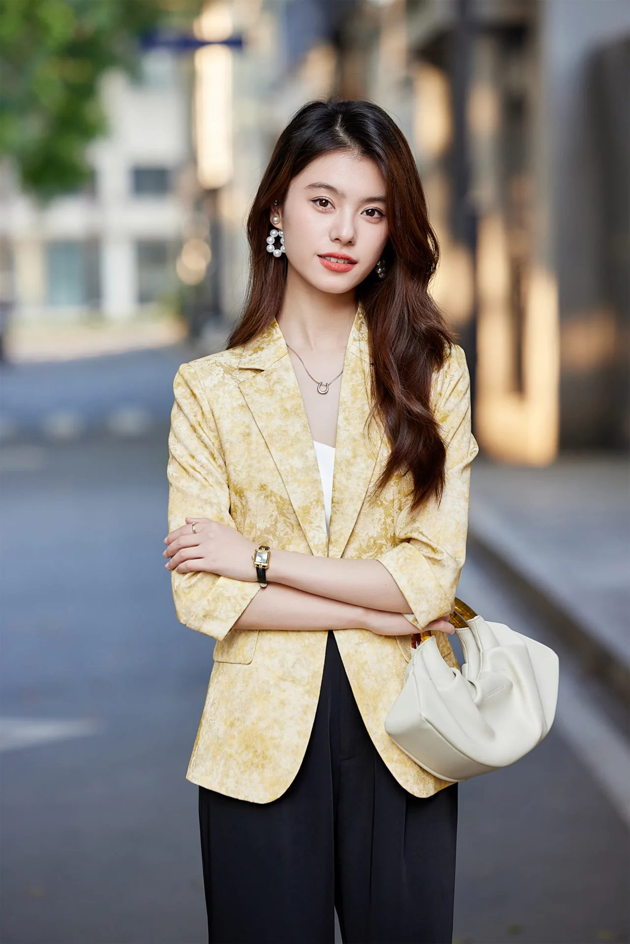 PN5013-4 เสื้อเบลเซอร์ผู้หญิงสีเหลืองปกป้านแต่งพิมพ์ลายแขนห้าส่วน