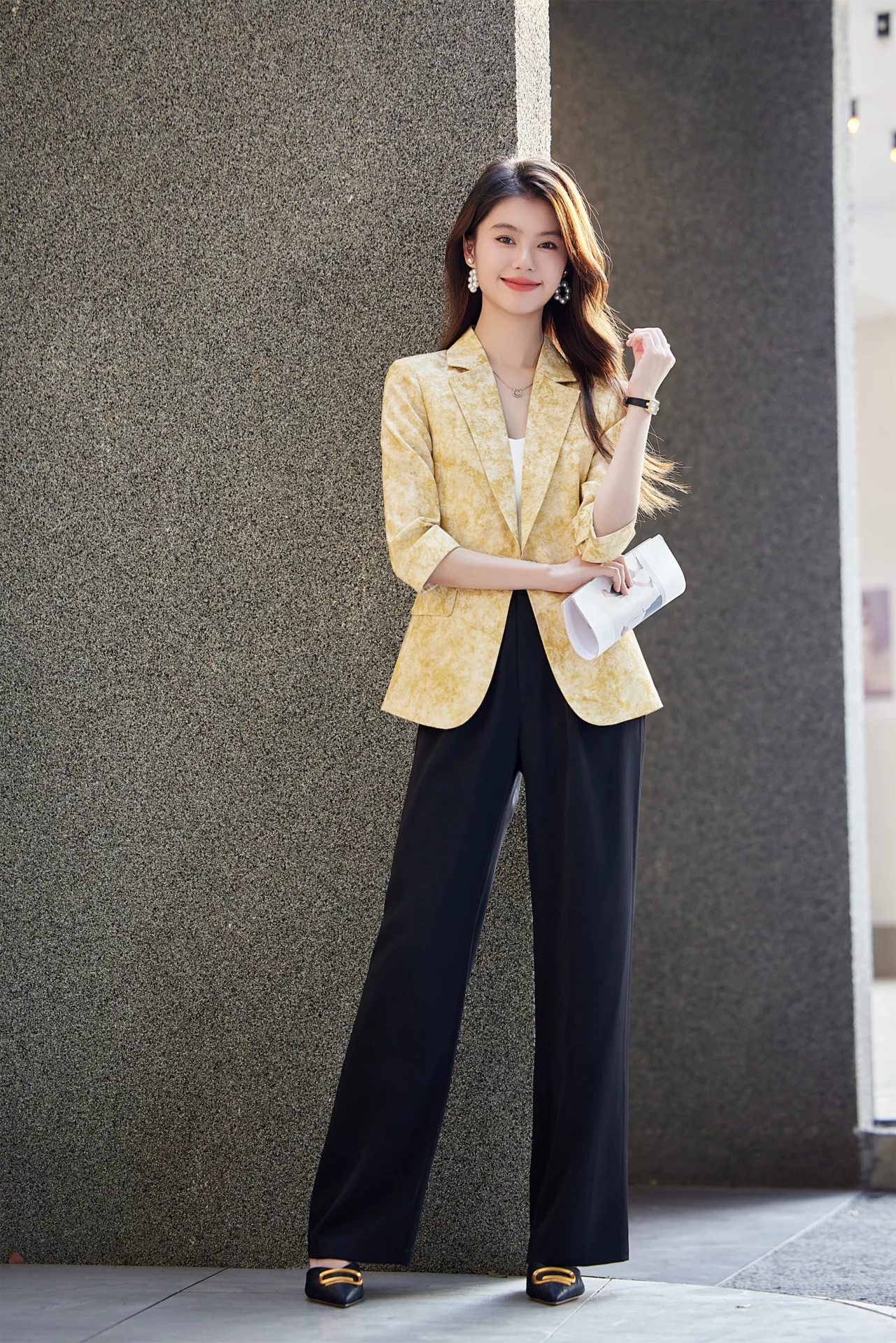 PN5013-6 เสื้อเบลเซอร์ผู้หญิงสีเหลืองปกป้านแต่งพิมพ์ลายแขนห้าส่วน