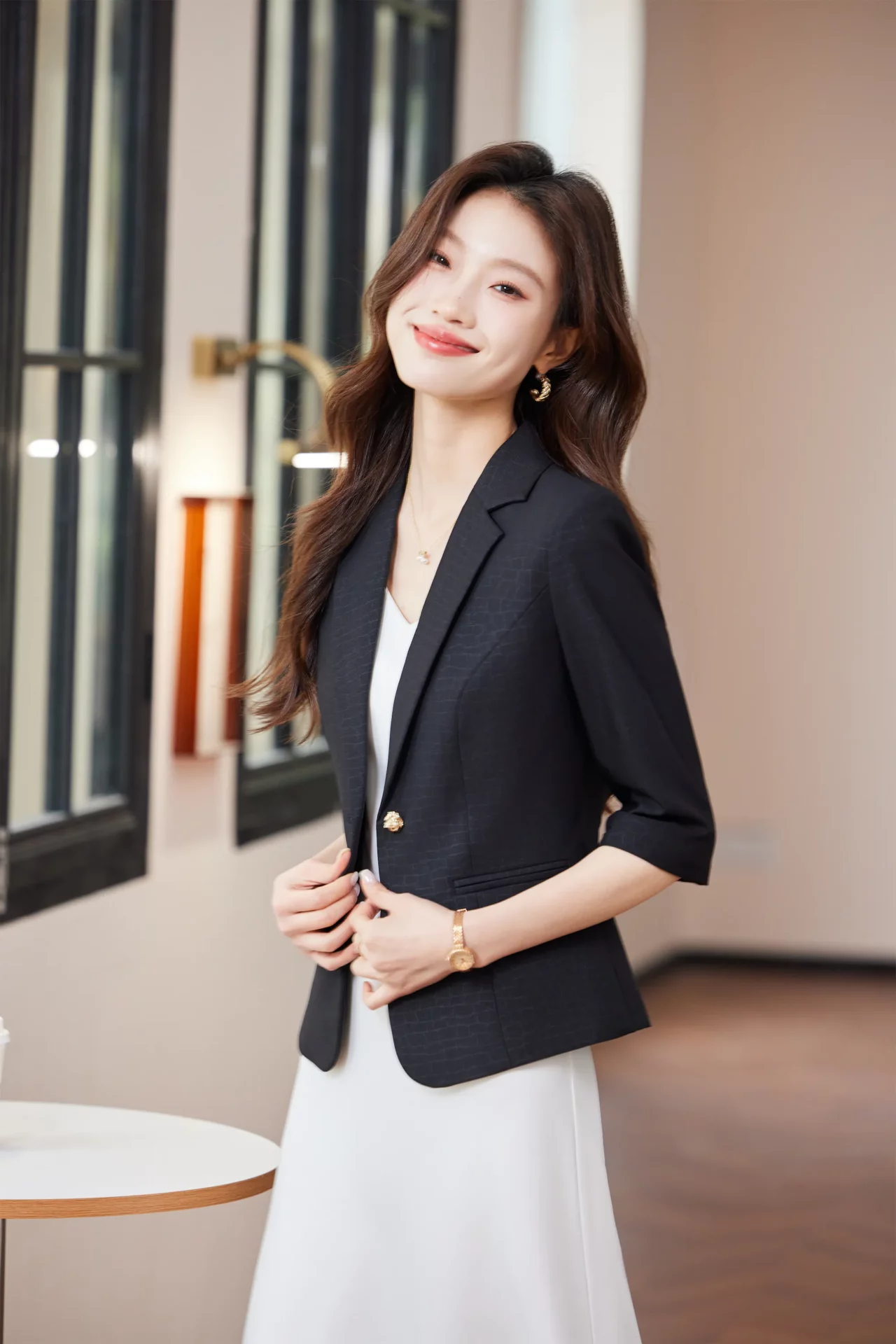 PN5014-8 เสื้อเบลเซอร์ผู้หญิงสีดำปกป้านแต่งกระดุมทองแขนสามส่วน