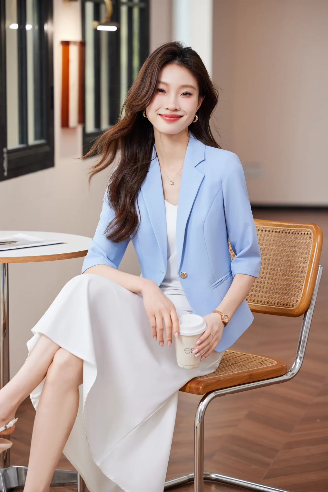 PN5015-3 เสื้อเบลเซอร์ผู้หญิงสีฟ้าปกป้านแต่งกระดุมทองแขนสามส่วน