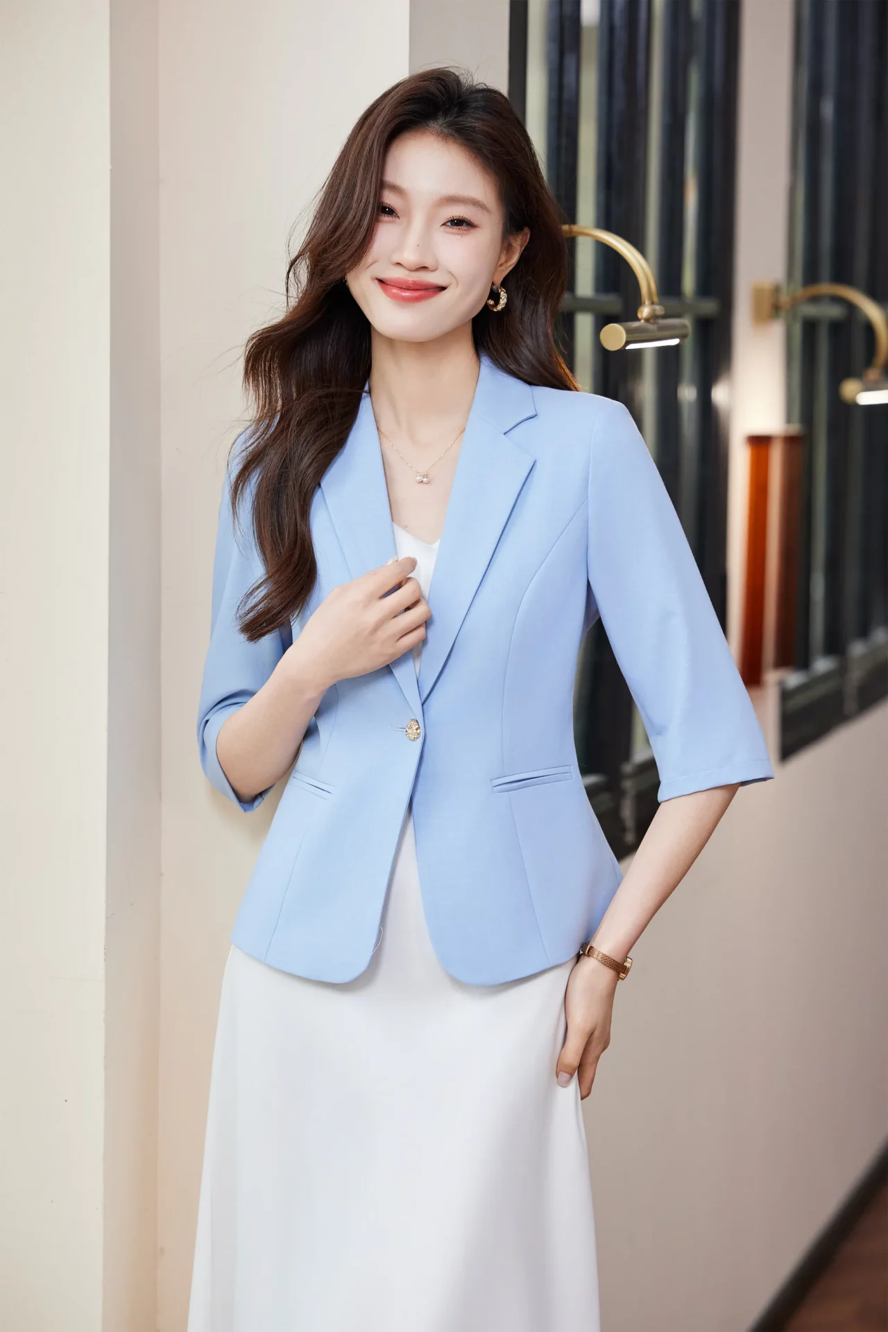 PN5015-8 เสื้อเบลเซอร์ผู้หญิงสีฟ้าปกป้านแต่งกระดุมทองแขนสามส่วน