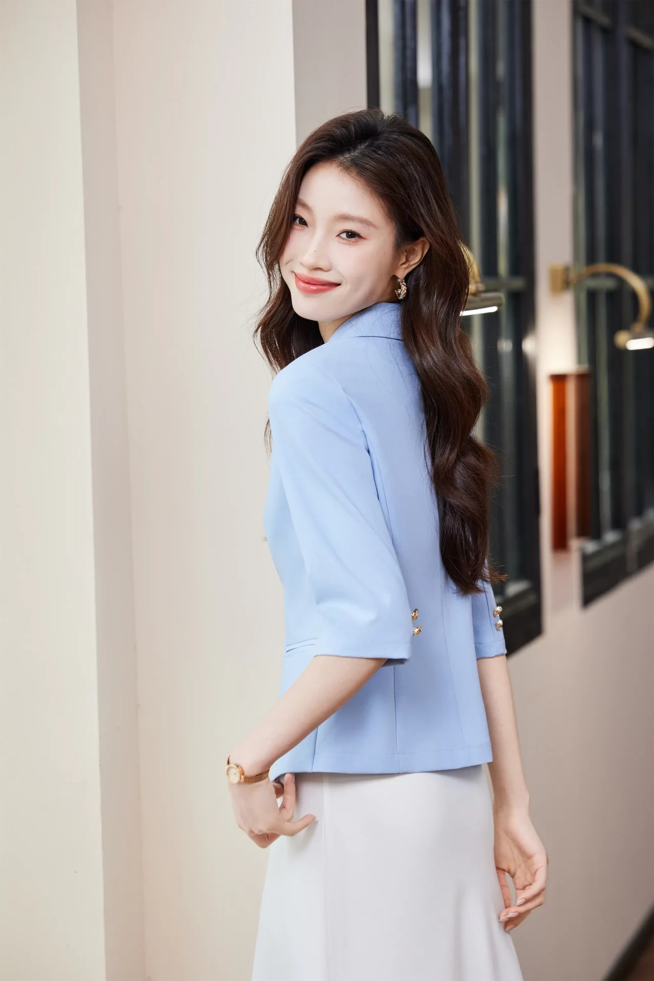 PN5015-9 เสื้อเบลเซอร์ผู้หญิงสีฟ้าปกป้านแต่งกระดุมทองแขนสามส่วน