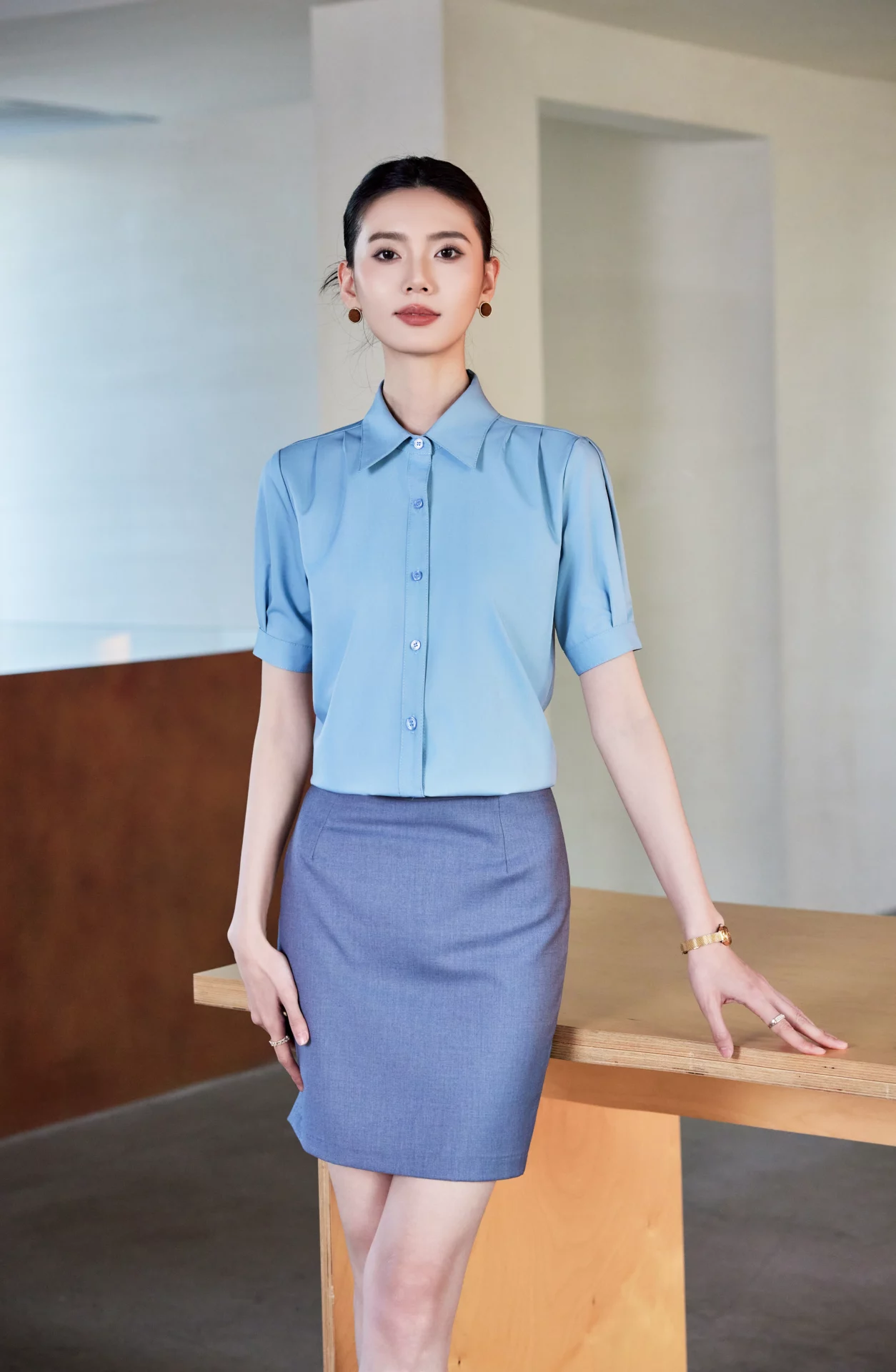PN5020-4 เสื้อเชิ้ตทำงานผู้หญิงสีเทาอมฟ้าคอปกแต่งจีบแขนสั้น