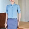 เสื้อเชิ้ตทำงานผู้หญิงสีเทาอมฟ้าคอปกแต่งจีบแขนสั้น