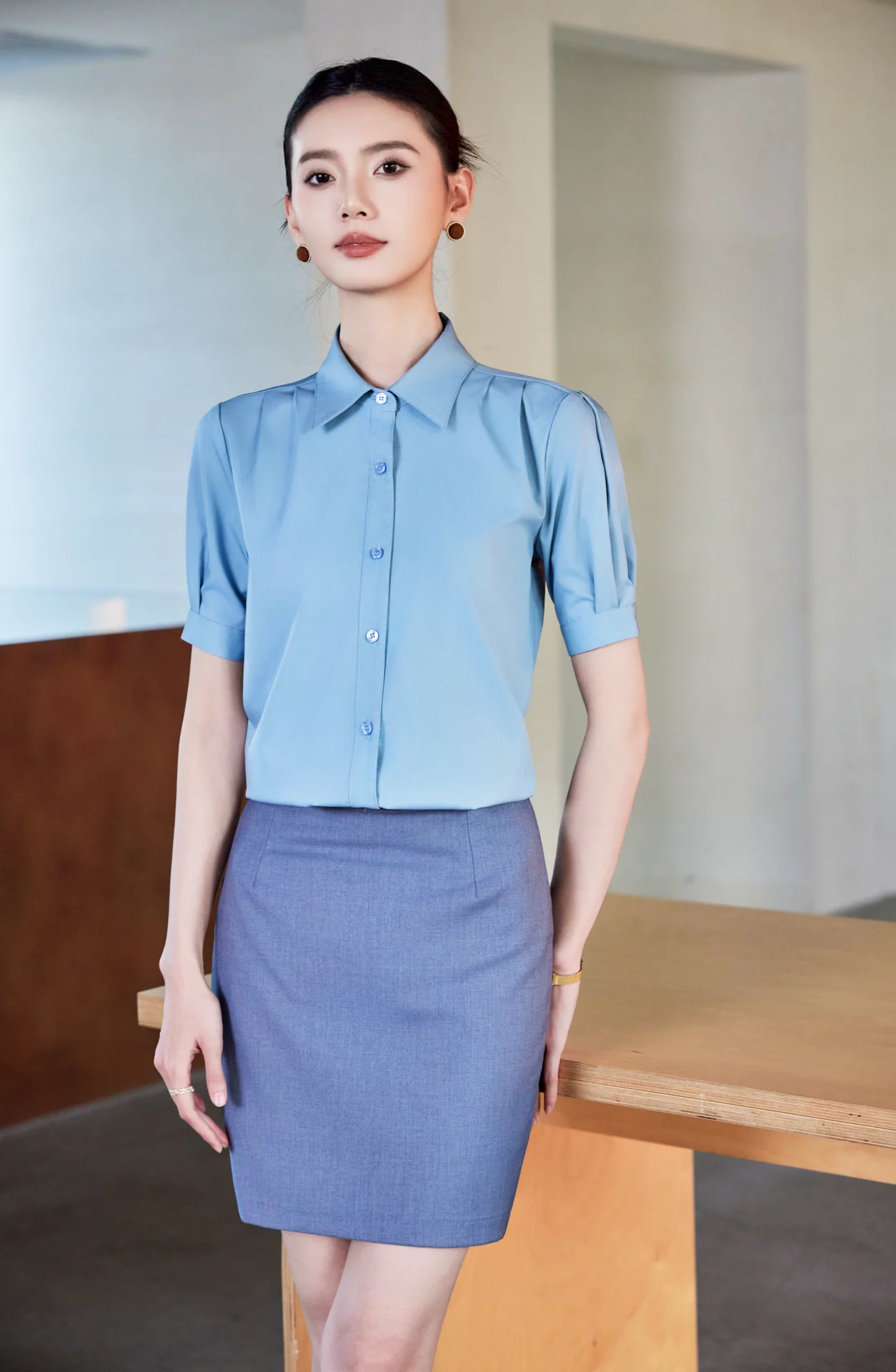 PN5020-5 เสื้อเชิ้ตทำงานผู้หญิงสีเทาอมฟ้าคอปกแต่งจีบแขนสั้น