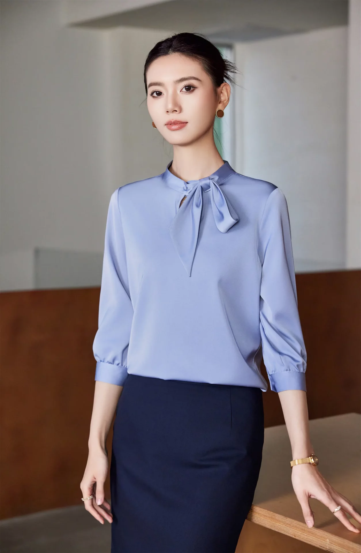PN5023-8 เสื้อเชิ้ตทำงานผู้หญิงสีเทาฟ้าคอปกแต่งจีบแขนห้าส่วน