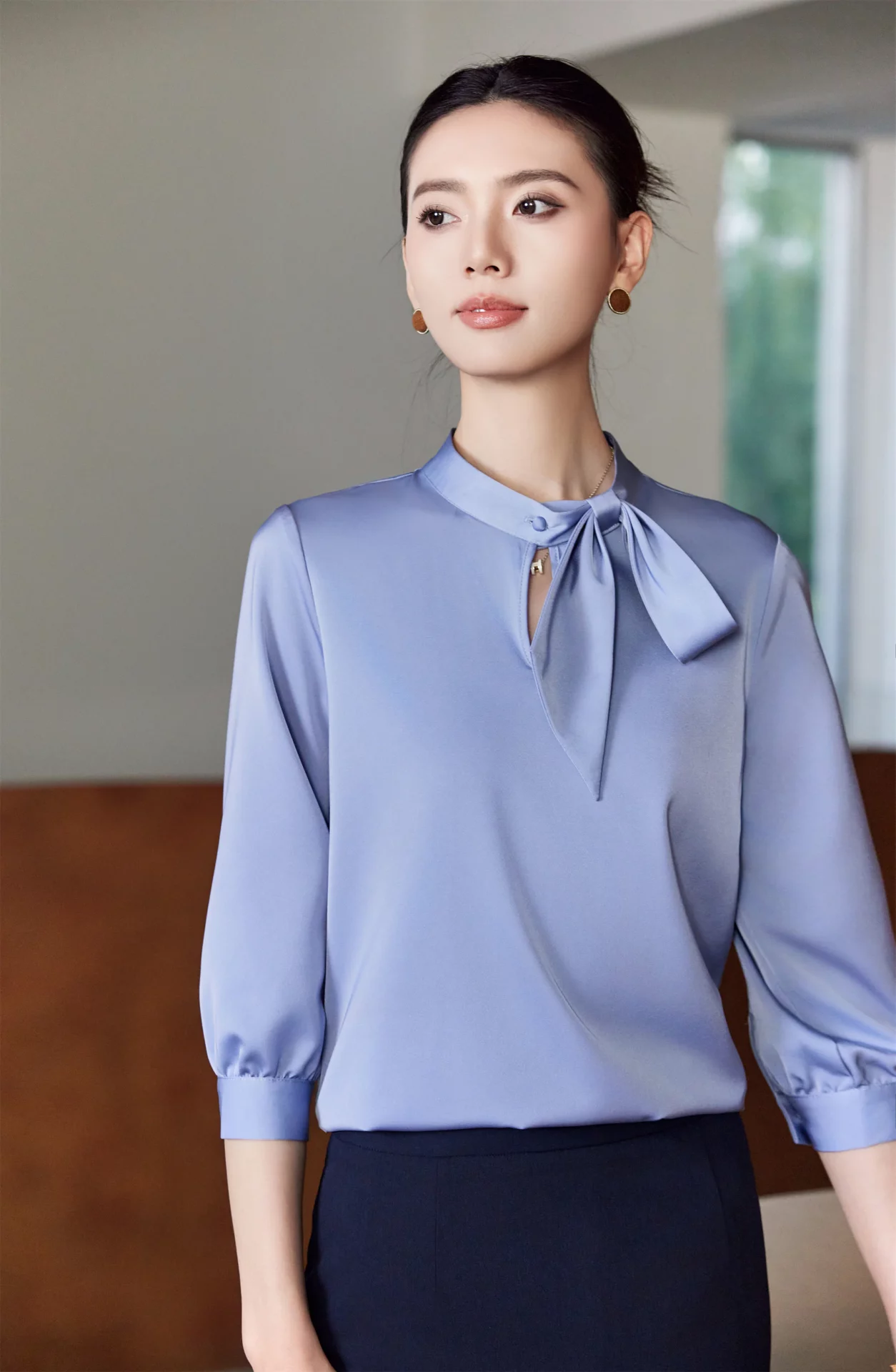 PN5023-9 เสื้อเชิ้ตทำงานผู้หญิงสีเทาฟ้าคอปกแต่งจีบแขนห้าส่วน