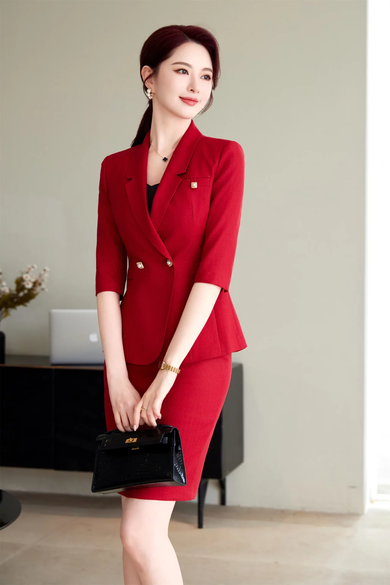 PN5030-4 ชุดสูททำงานผู้หญิงสีแดงแต่งปกป้านแขนสามส่วนมาพร้อมกระโปรง