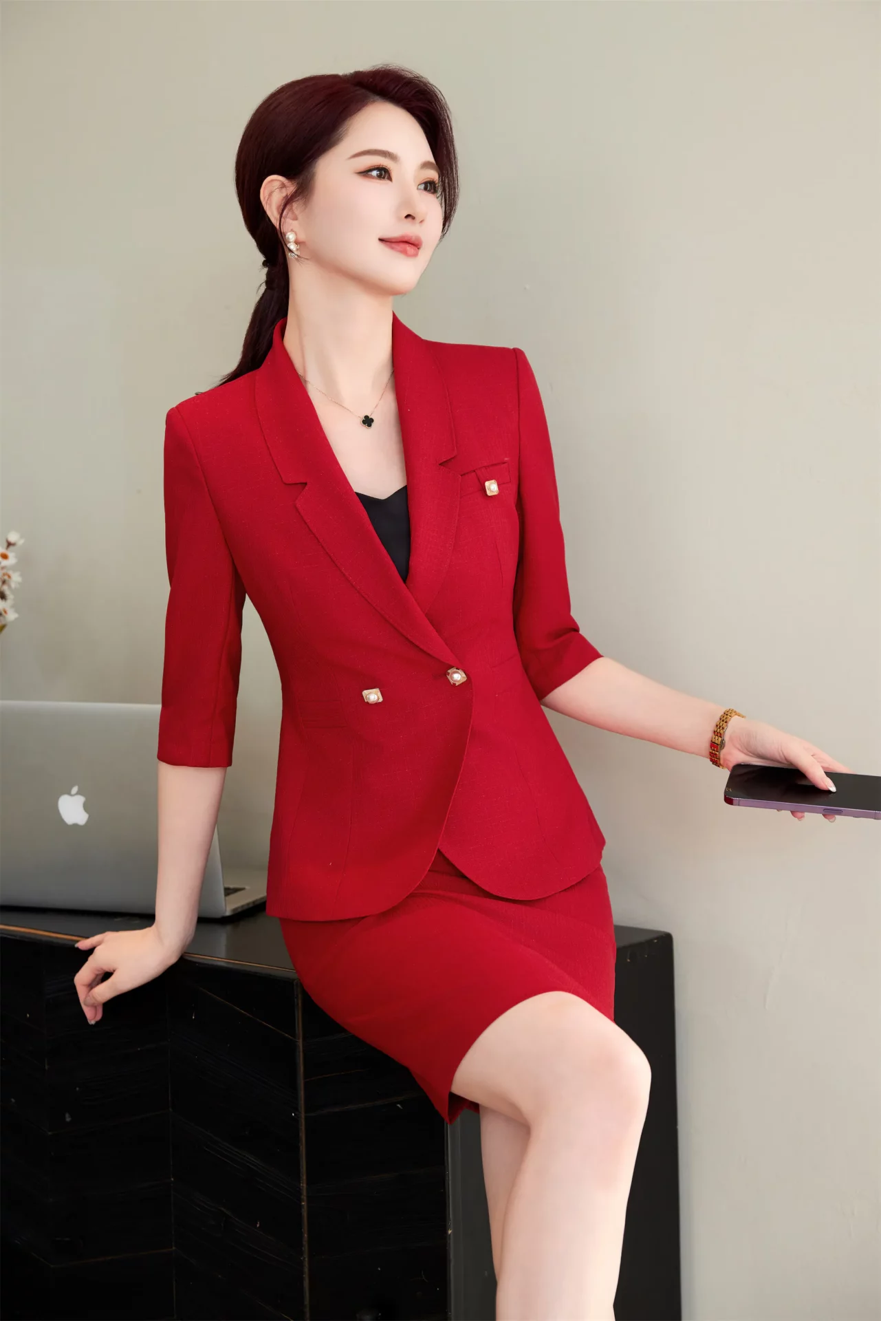 PN5030-8 ชุดสูททำงานผู้หญิงสีแดงแต่งปกป้านแขนสามส่วนมาพร้อมกระโปรง
