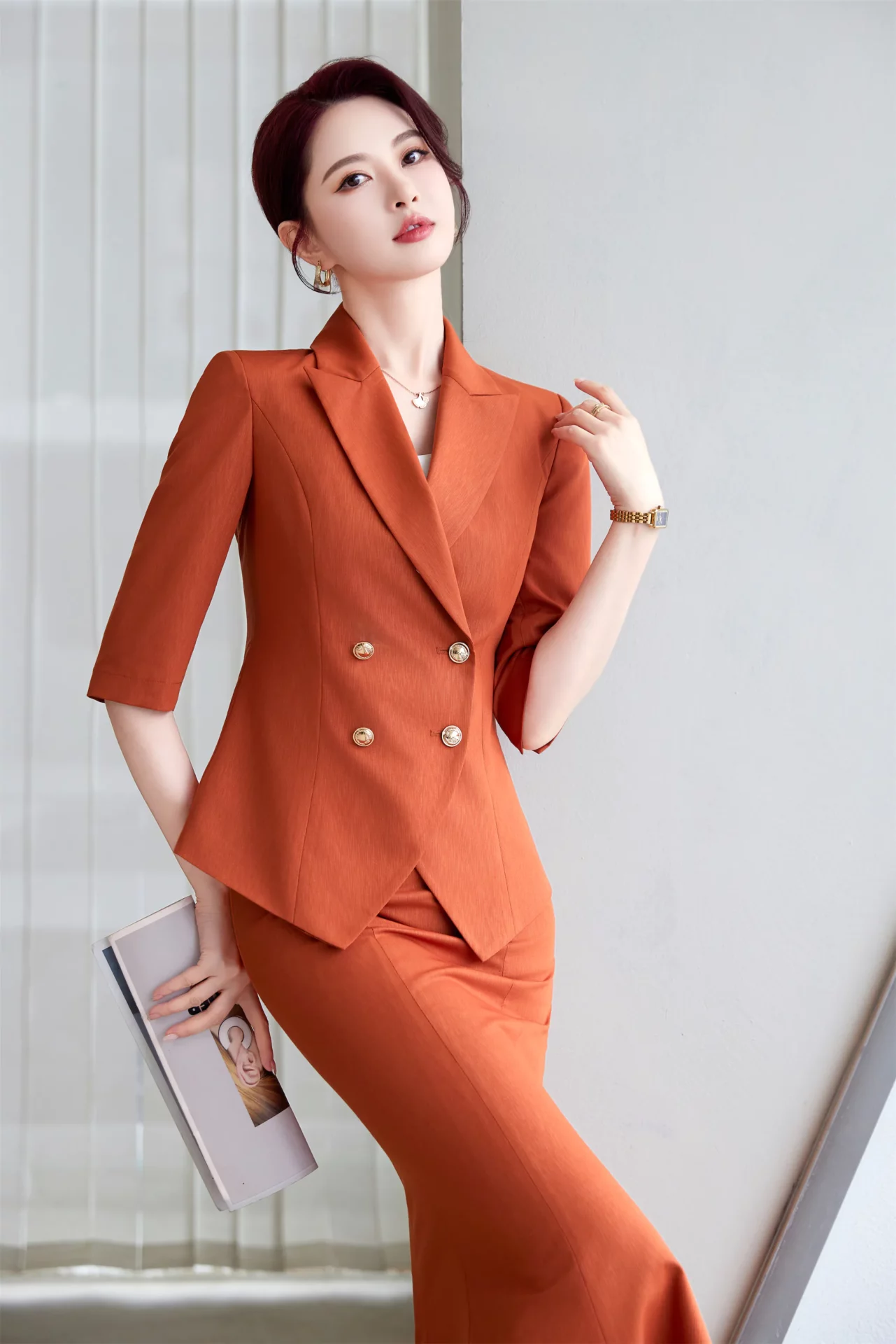 PN5033-5 ชุดสูททำงานผู้หญิงสีส้มอฐิแต่งกระดุมสี่เม็ดแขนสามส่วนมาพร้อมกระโปรงยาว
