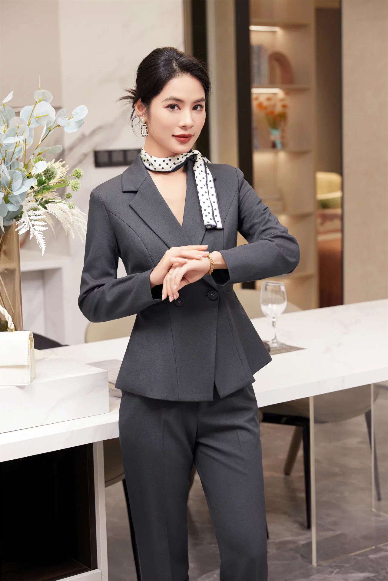 PN5037-3 ชุดสูททำงานผู้หญิงสีเทาปกป้านแต่งกระดุมสองเม็ดแขนยาวมาพร้อมกางเกง