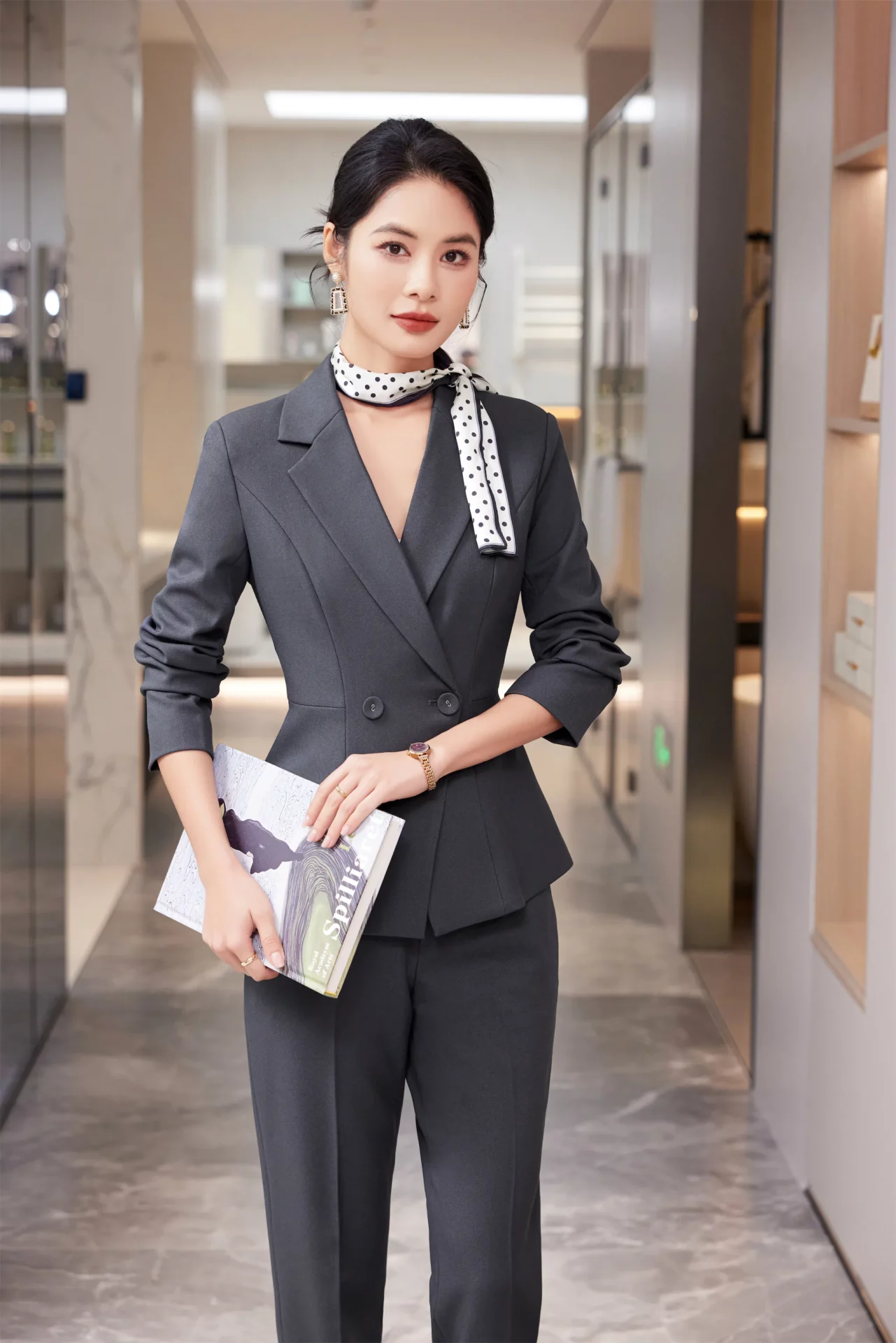 PN5037-6 ชุดสูททำงานผู้หญิงสีเทาปกป้านแต่งกระดุมสองเม็ดแขนยาวมาพร้อมกางเกง