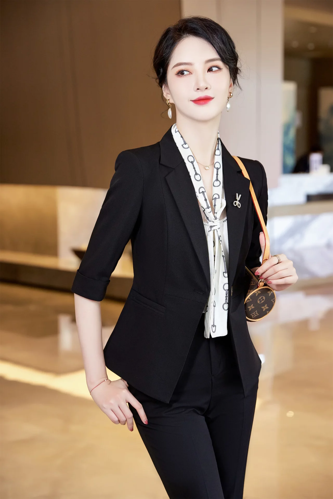 PN5042-9 ชุดสูททำงานผู้หญิงสีดำแต่งปกป้านแขนห้าส่วนมาพร้อมกางเกง
