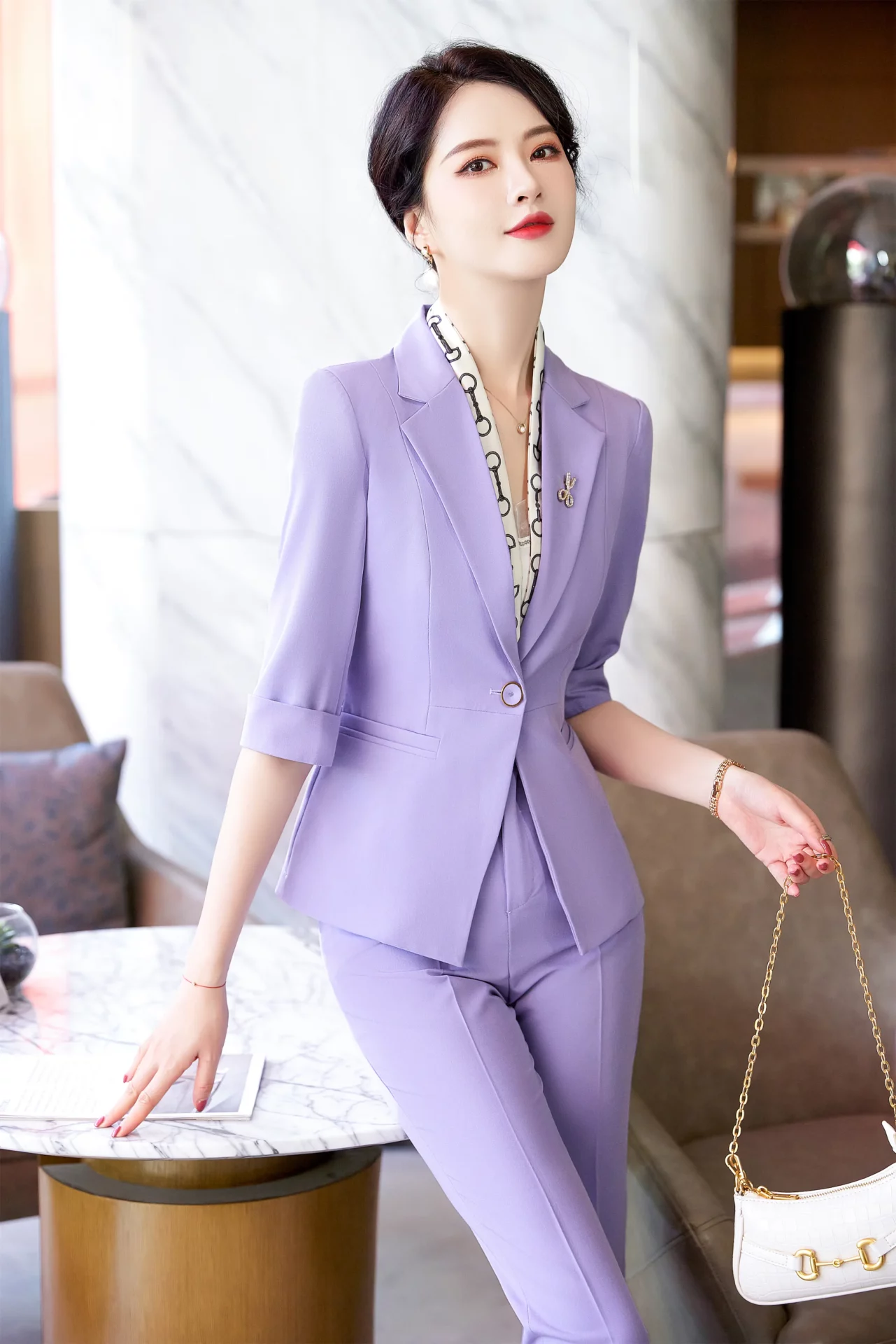 PN5044-2 ชุดสูททำงานผู้หญิงสีม่วงแต่งปกป้านแขนห้าส่วนมาพร้อมกางเกง