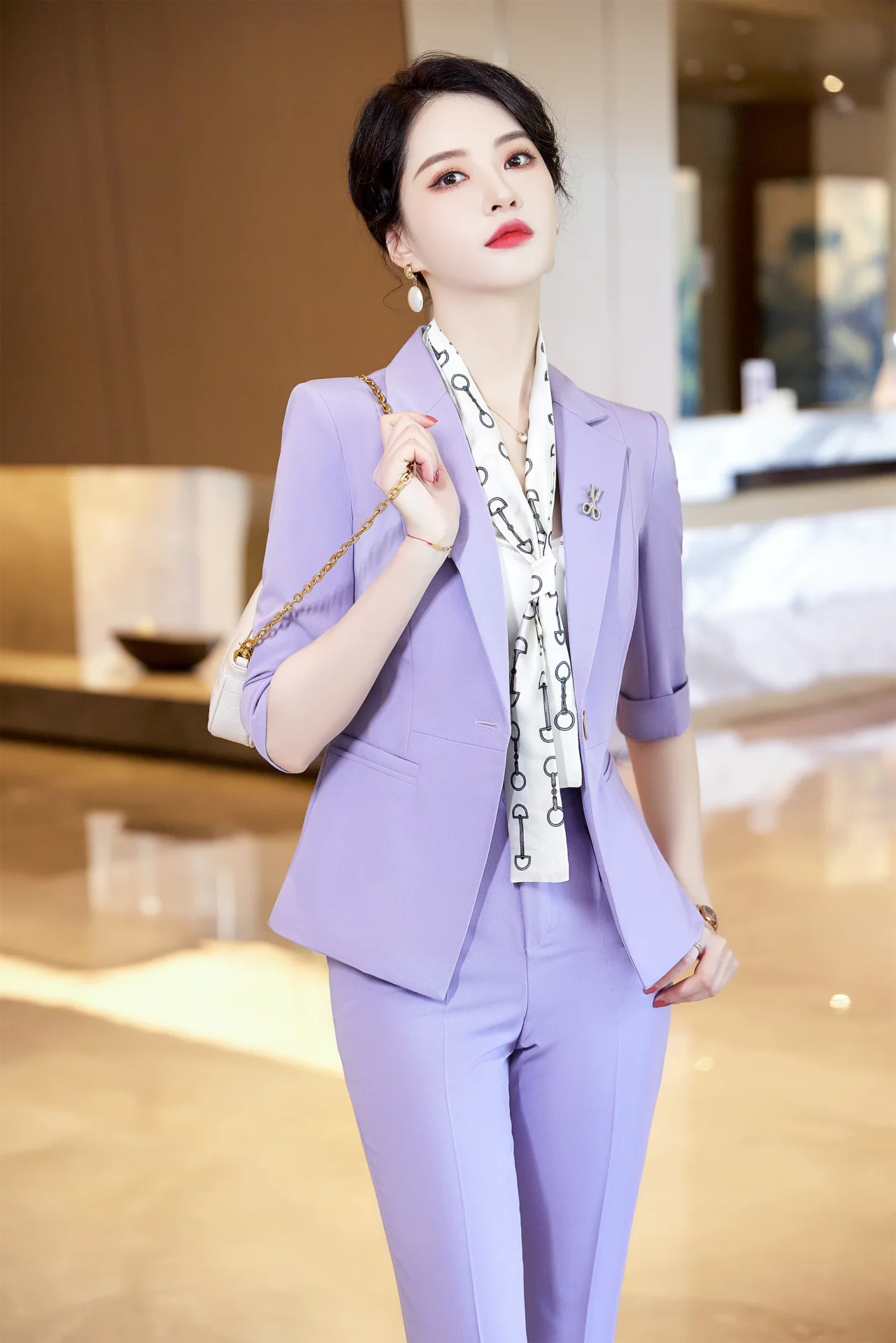 PN5044-7 ชุดสูททำงานผู้หญิงสีม่วงแต่งปกป้านแขนห้าส่วนมาพร้อมกางเกง