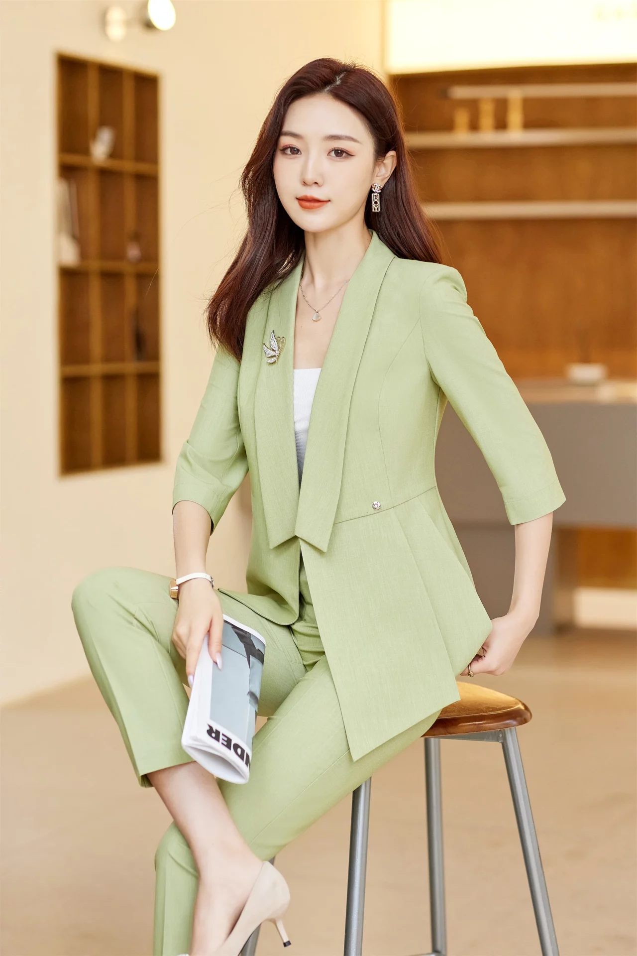 PN5047-7 ชุดสูททำงานผู้หญิงสีเขียวแต่งปกกล้วยแขนห้าส่วนมาพร้อมกางเกง