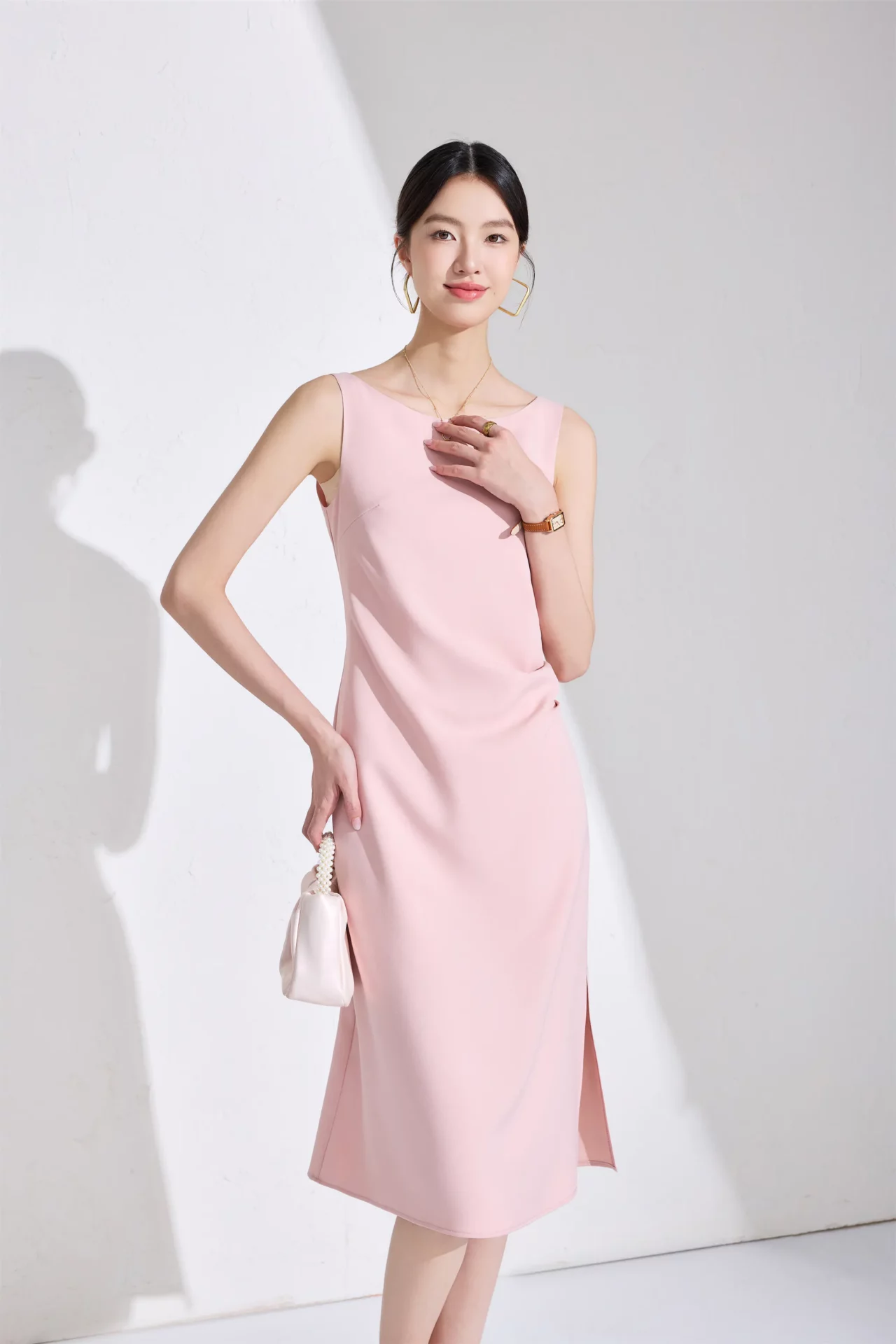 PN5050-6 เดรสทำงานผู้หญิงสีชมพูคอกลมแขนกุดแต่งจีบข้าง