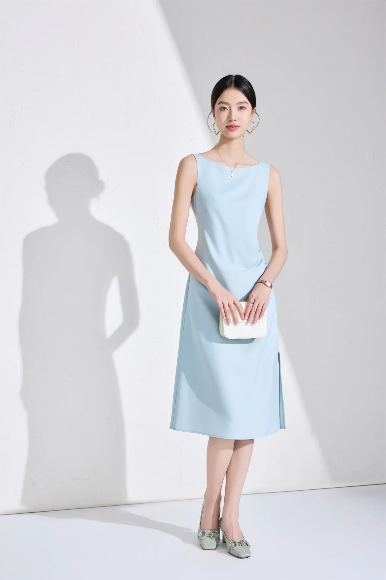 PN5051-2 เดรสทำงานผู้หญิงสีฟ้าคอกลมแขนกุดแต่งจีบข้าง