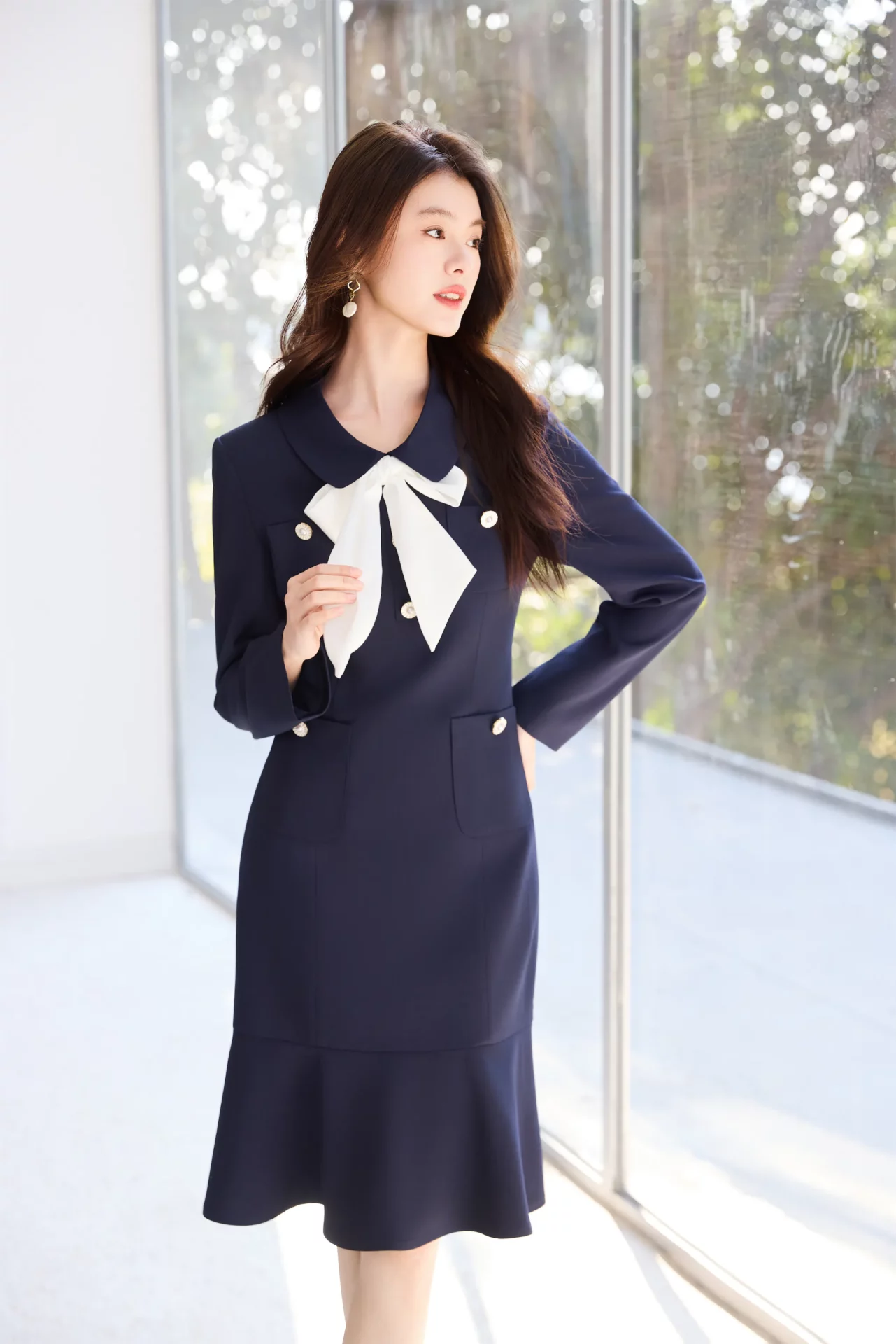 PN5055-2 เดรสทำงานผู้หญิงสีน้ำเงินแต่งโบว์พร้อมกระเป๋าด้านหน้าแขนยาว