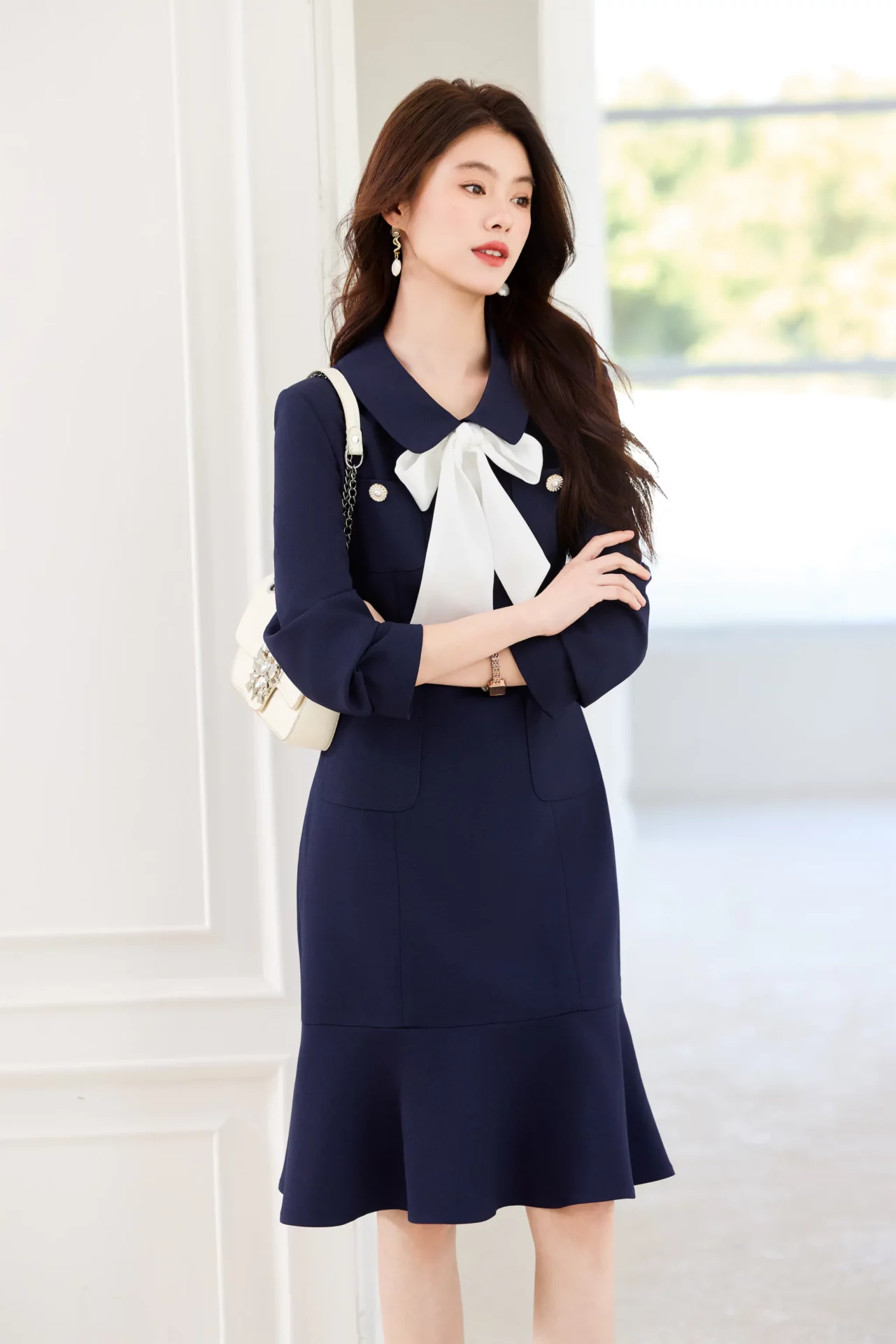 PN5055-5 เดรสทำงานผู้หญิงสีน้ำเงินแต่งโบว์พร้อมกระเป๋าด้านหน้าแขนยาว