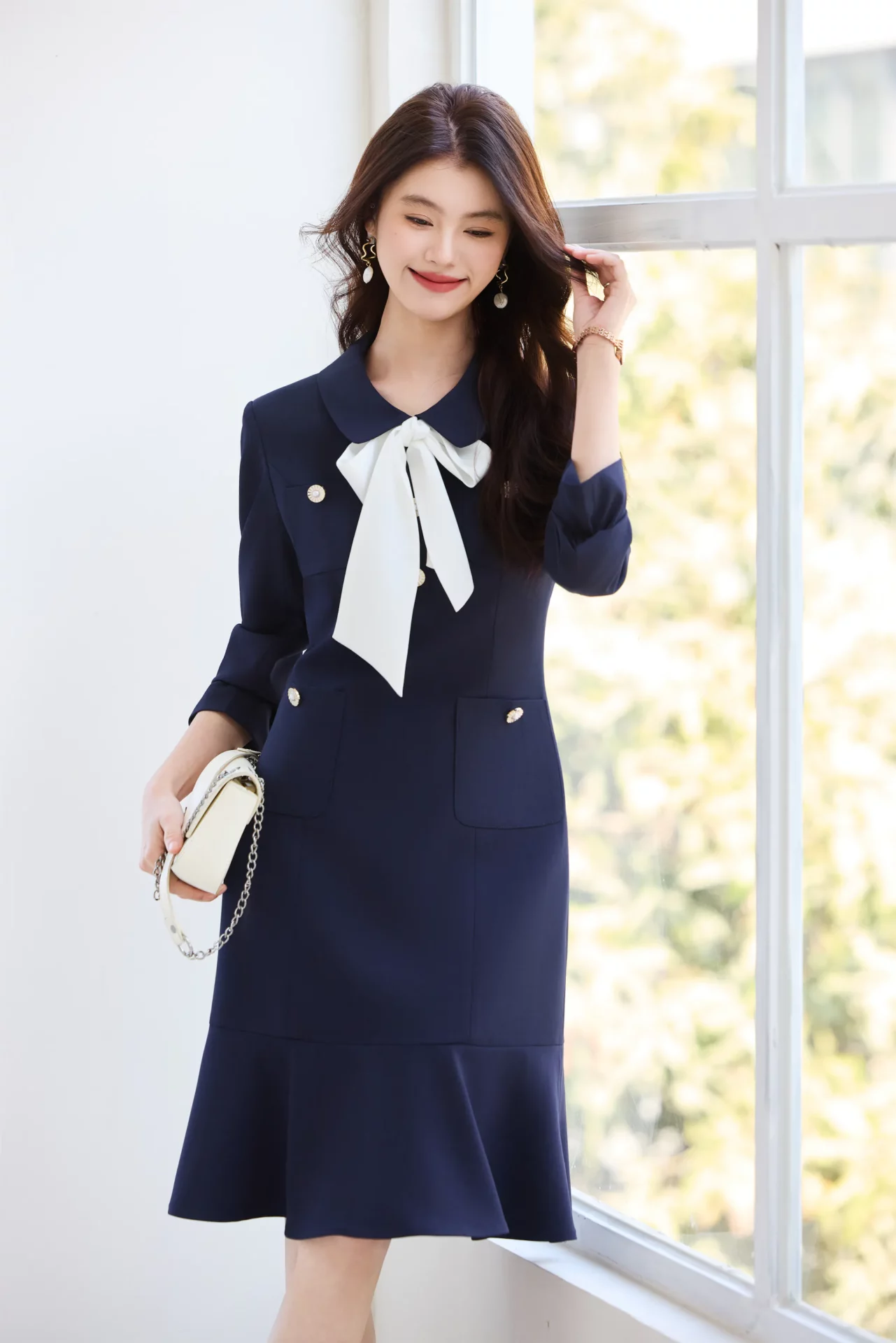 PN5055-9 เดรสทำงานผู้หญิงสีน้ำเงินแต่งโบว์พร้อมกระเป๋าด้านหน้าแขนยาว