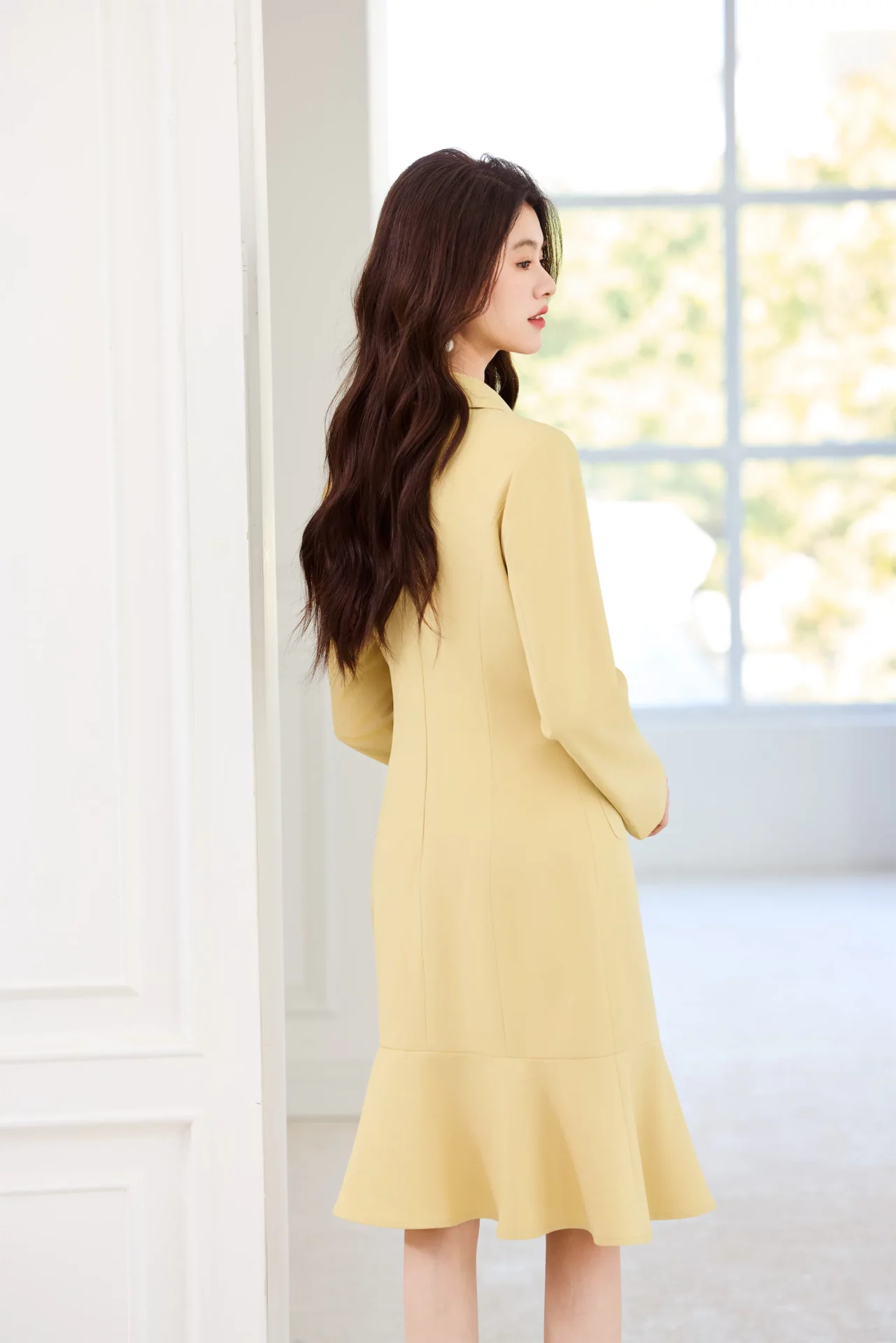 PN5056-1 เดรสทำงานผู้หญิงสีเหลืองแต่งโบว์พร้อมกระเป๋าด้านหน้าแขนยาว