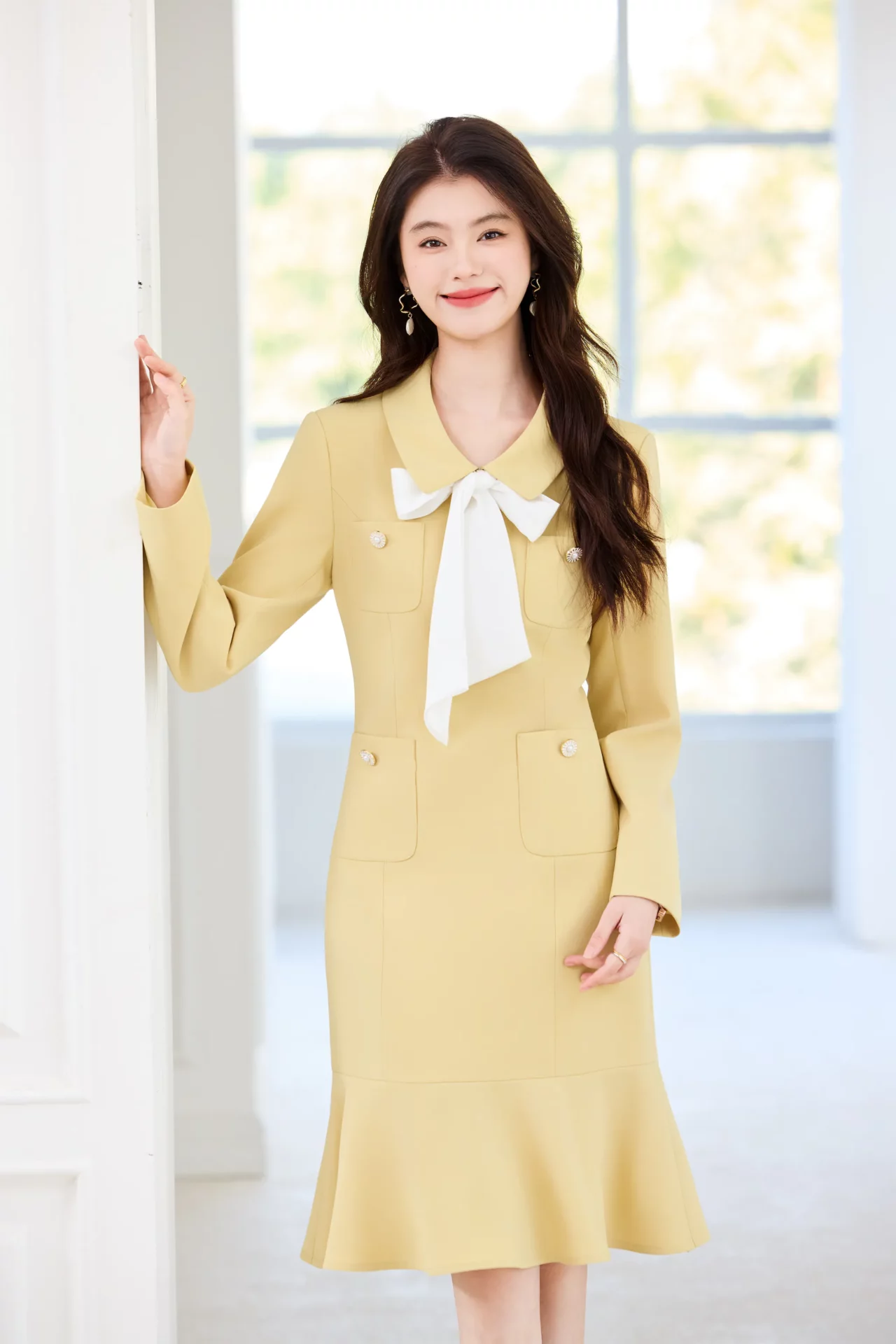 PN5056-2 เดรสทำงานผู้หญิงสีเหลืองแต่งโบว์พร้อมกระเป๋าด้านหน้าแขนยาว