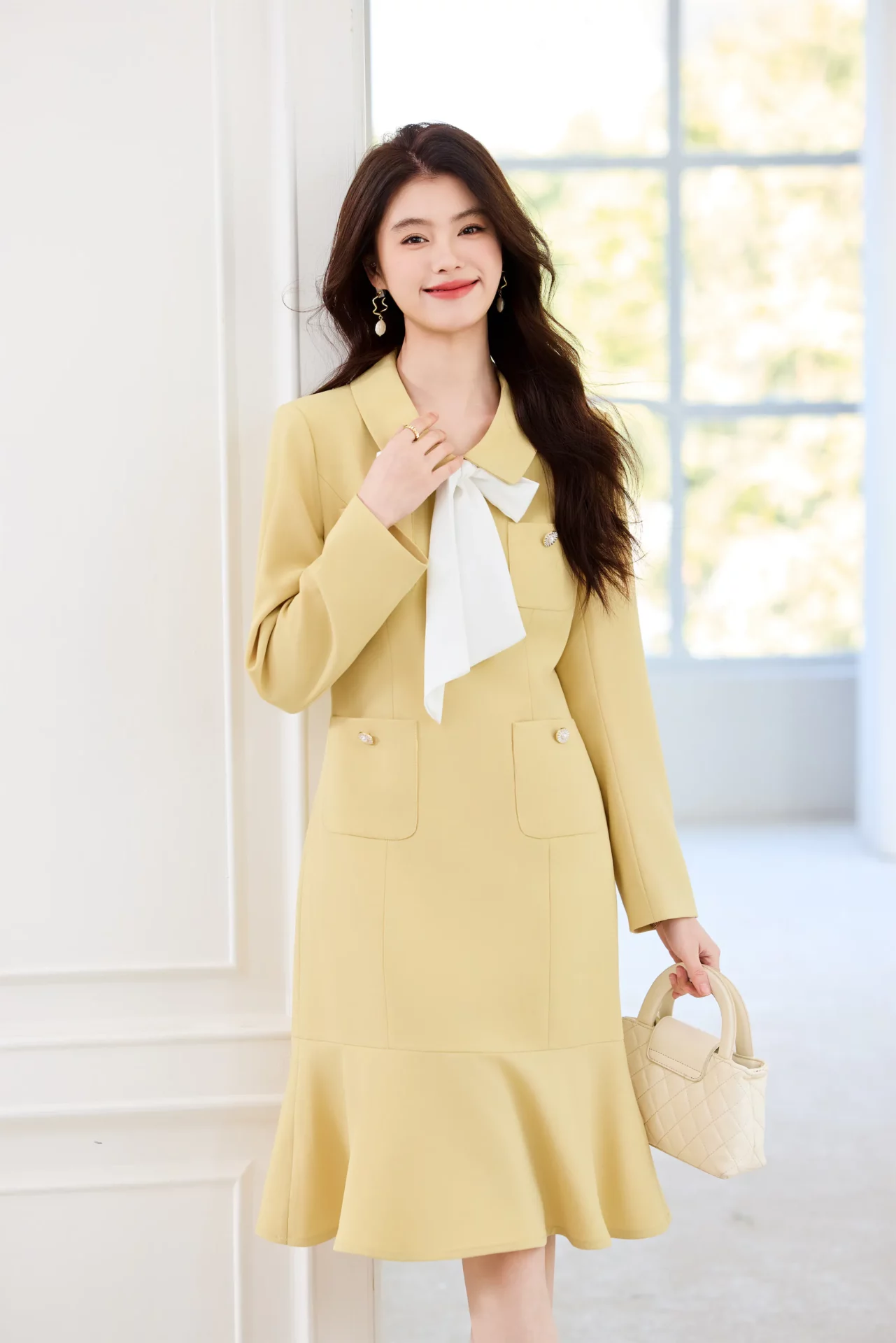 PN5056-4 เดรสทำงานผู้หญิงสีเหลืองแต่งโบว์พร้อมกระเป๋าด้านหน้าแขนยาว