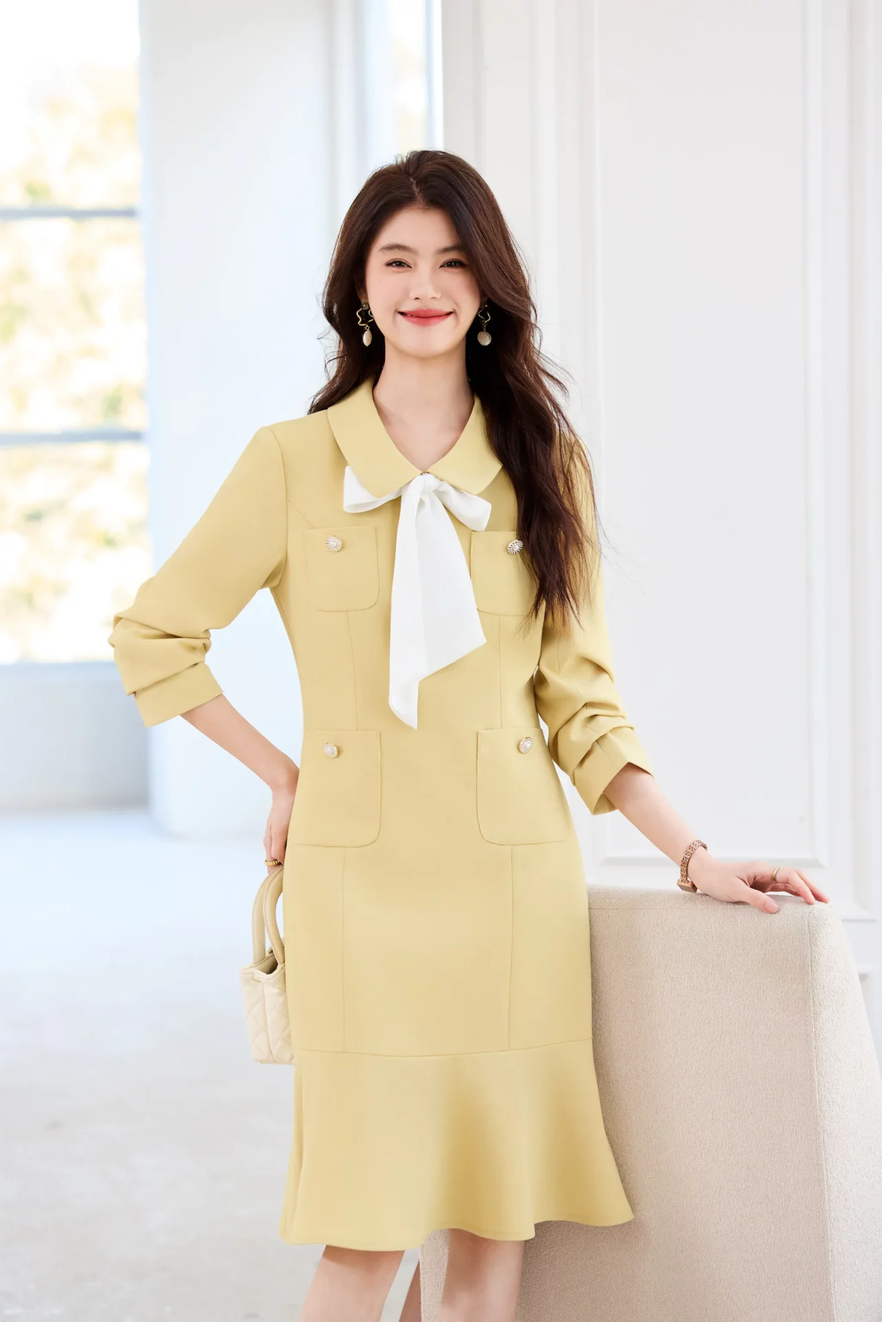 PN5056-5 เดรสทำงานผู้หญิงสีเหลืองแต่งโบว์พร้อมกระเป๋าด้านหน้าแขนยาว