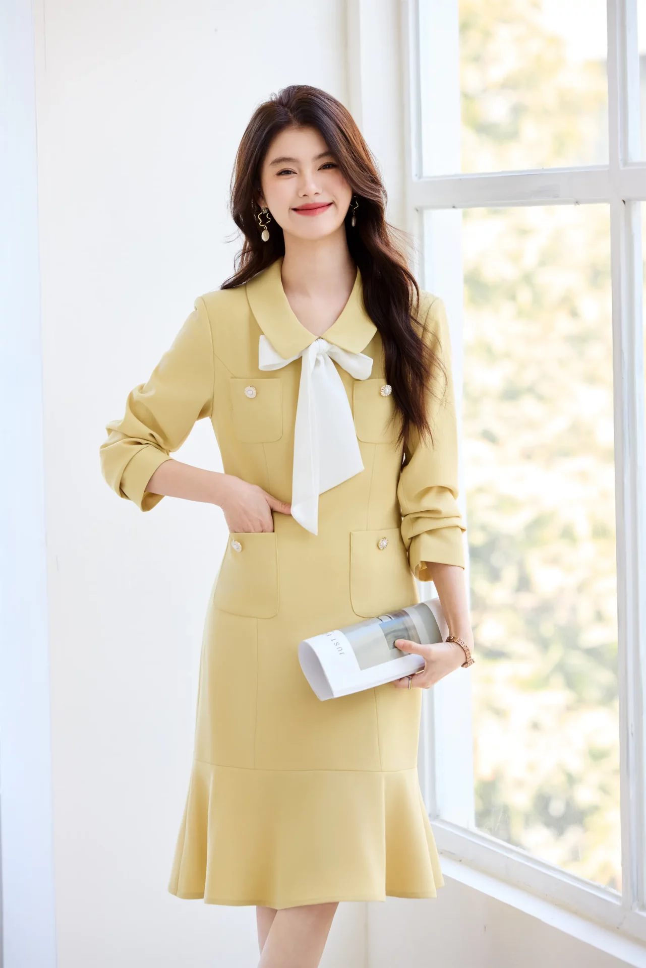 PN5056-8 เดรสทำงานผู้หญิงสีเหลืองแต่งโบว์พร้อมกระเป๋าด้านหน้าแขนยาว