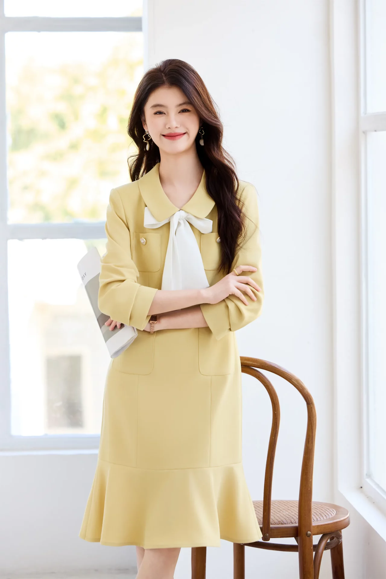 PN5056-9 เดรสทำงานผู้หญิงสีเหลืองแต่งโบว์พร้อมกระเป๋าด้านหน้าแขนยาว