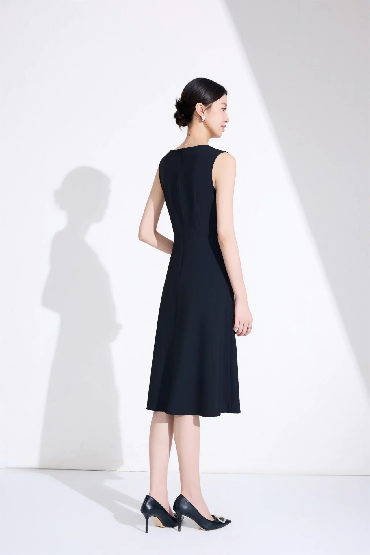 PN5061-1 เดรสทำงานผู้หญิงสีดำคอกลมแขนกุด